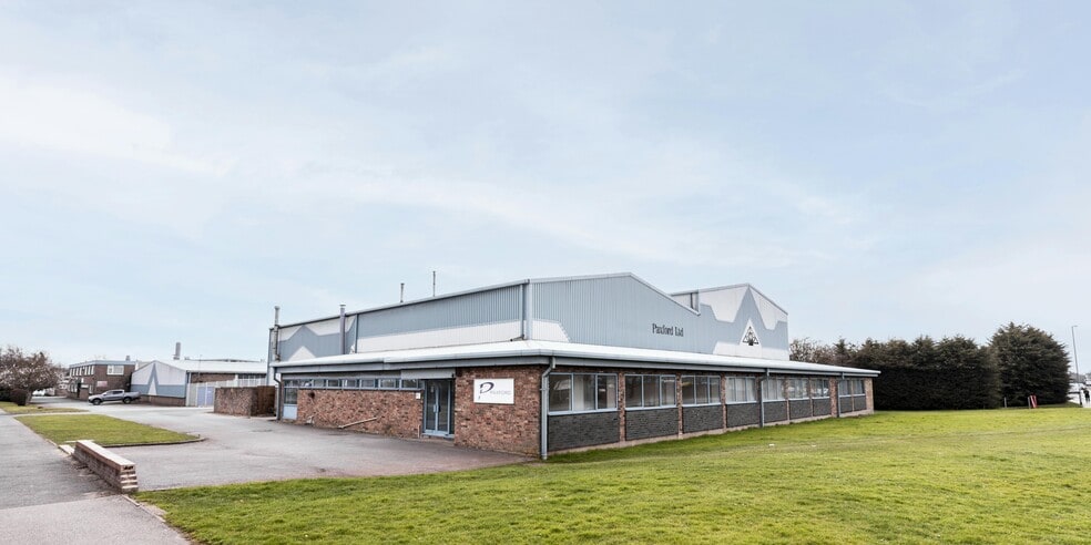4 Redwongs Way, Huntingdon for lease - Building Photo - Image 2 of 11