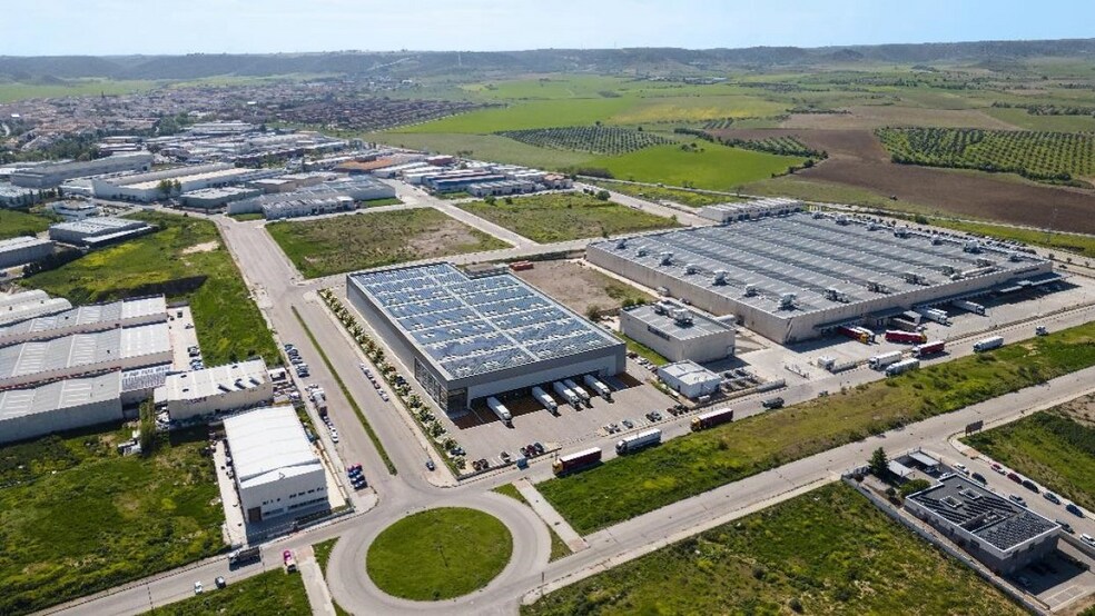 Calle Burdeos, 2, Torres de la Alameda, Madrid à louer - Photo du bâtiment - Image 2 de 3