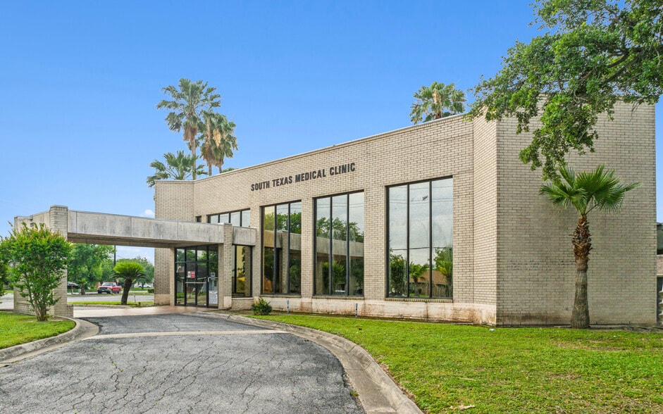 16,584 SF Obstetrics & Gynecology portfolio of 2 properties for sale on LoopNet.ca - Building Photo - Image 3 of 11