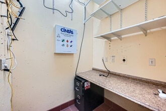 9846 Zenith Meridian Dr, Englewood, CO for sale Interior Photo- Image 2 of 17