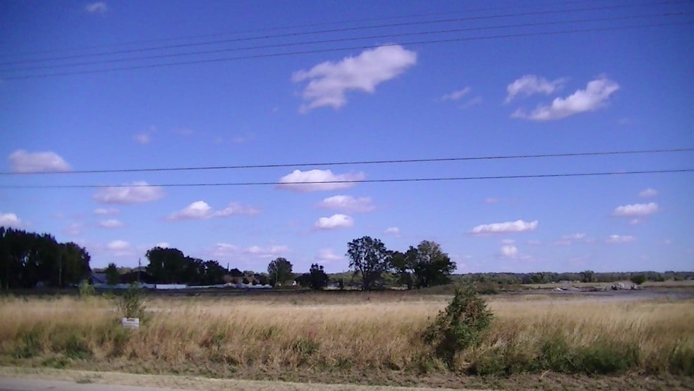 37th & Plum St, Hutchinson, KS à vendre - Photo du bâtiment - Image 1 de 3