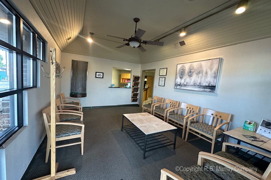 1136 W Jackson St, Ozark, MO for sale - Building Photo - Image 3 of 18