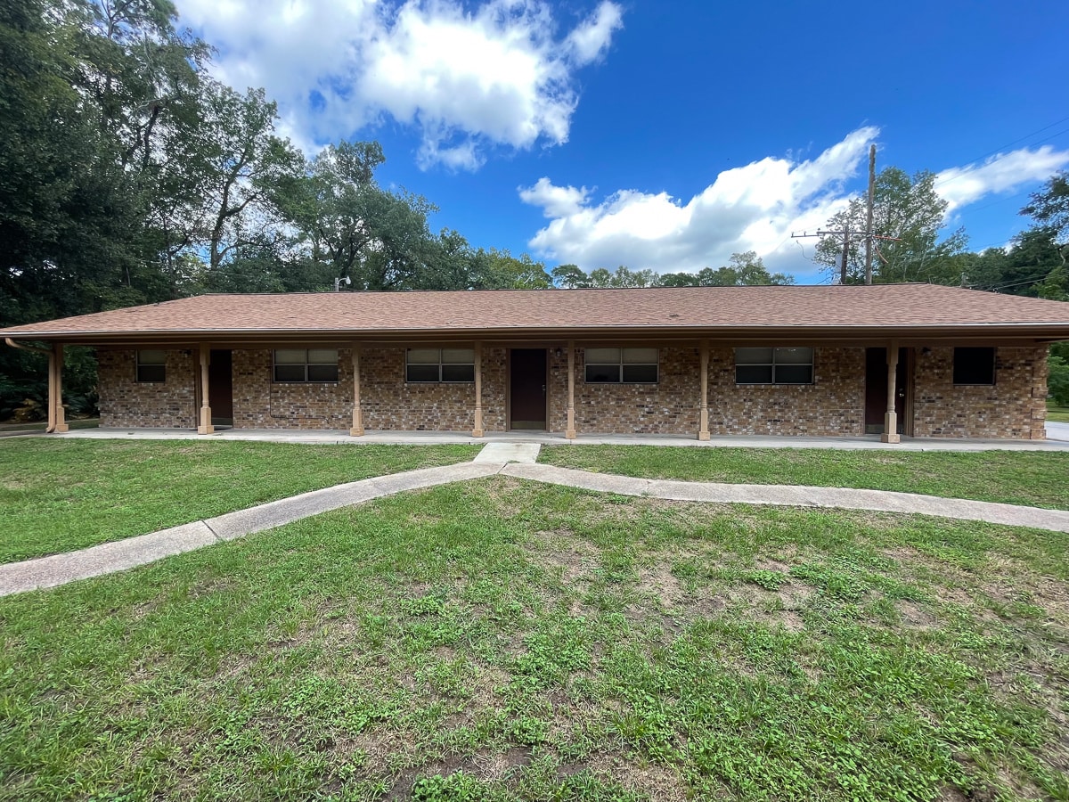 704 Cline St, Huntsville, TX for sale Primary Photo- Image 1 of 23