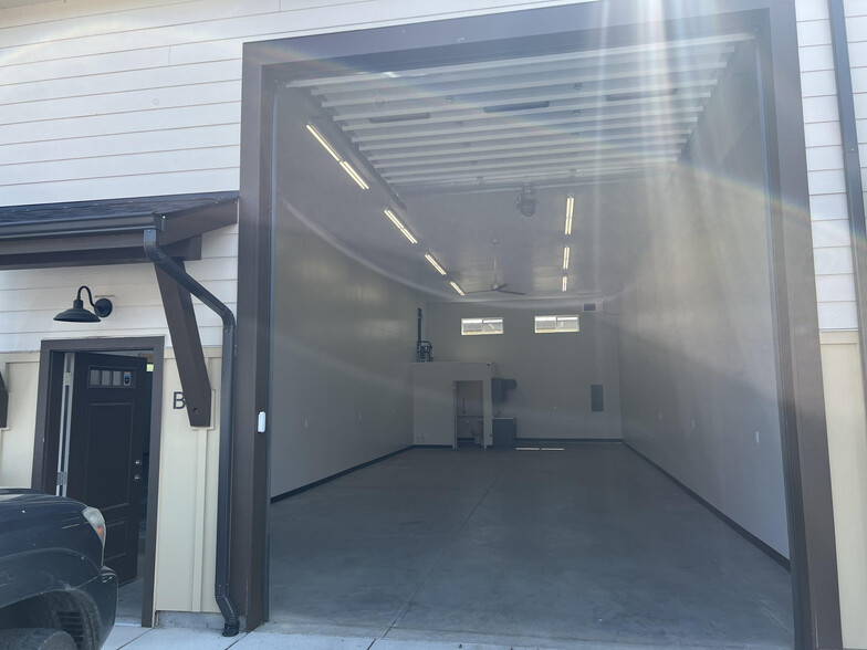 388 Larkspur St, Ponderay, ID for lease - Building Photo - Image 2 of 13