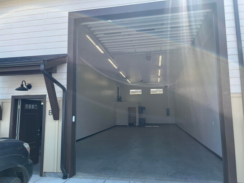 388 Larkspur St, Ponderay, ID à louer - Photo du bâtiment - Image 2 de 13