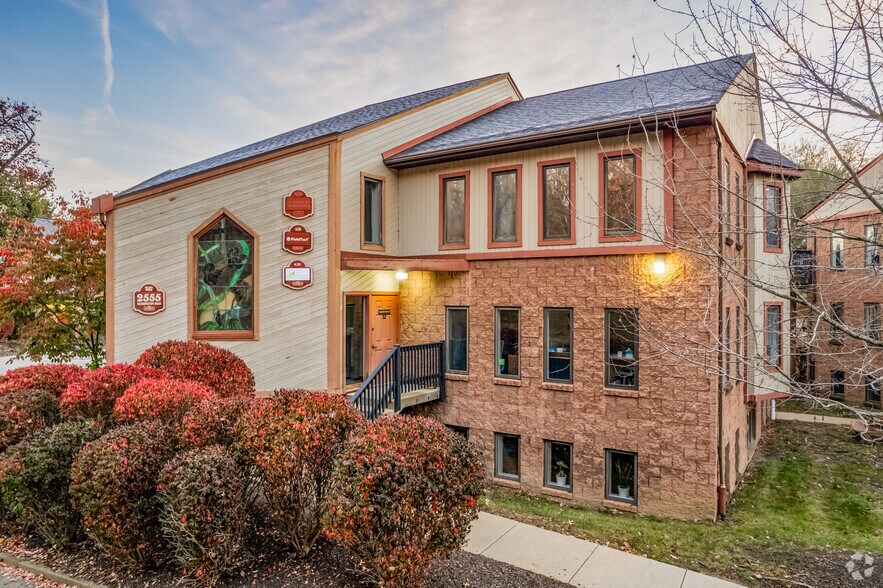 2555 Washington Rd, Pittsburgh, PA à louer - Photo du bâtiment - Image 2 de 23