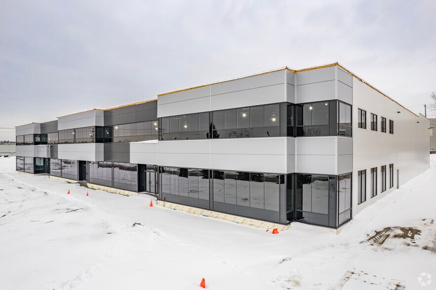 342 Rue Henry-Bessemer, Bois-des-filion, QC à vendre - Photo du bâtiment - Image 2 de 5