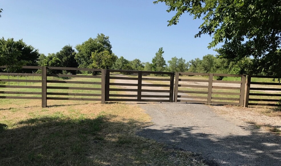 3000 Spencer St, Greenville, TX for sale - Building Photo - Image 2 of 4