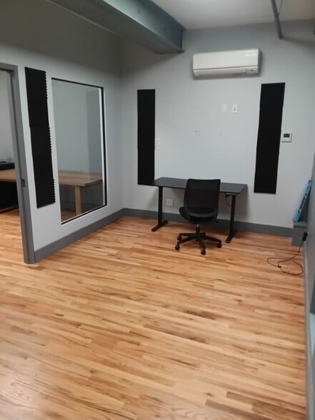 390 Berry St, Brooklyn, NY for lease - Interior Photo - Image 2 of 6