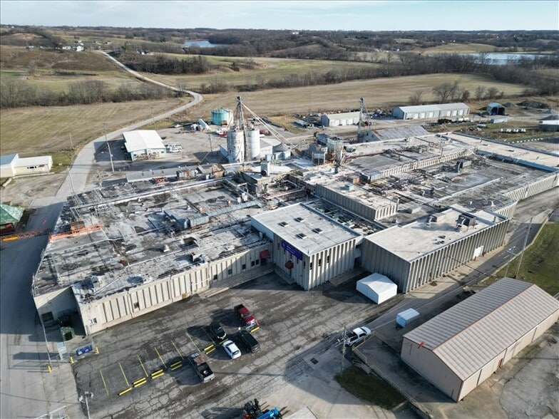 832 E 3rd St, Milan, MO for sale - Building Photo - Image 3 of 7