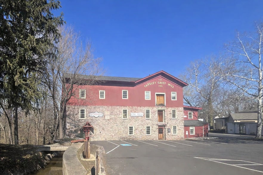 10 N Main St, Yardley, PA à louer - Photo du bâtiment - Image 3 de 24