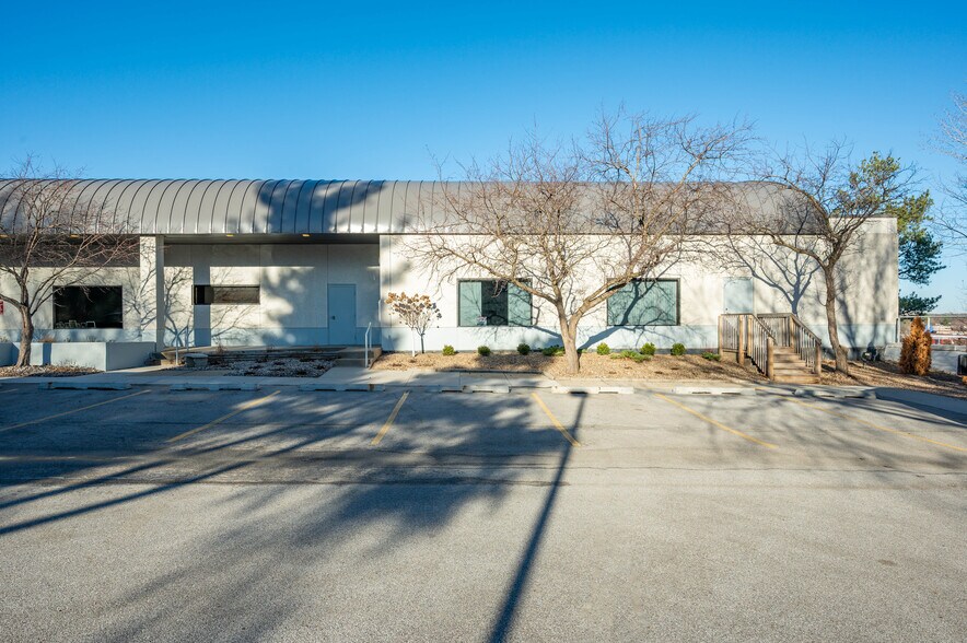 1701 22nd St, West Des Moines, IA à louer - Photo du bâtiment - Image 2 de 4