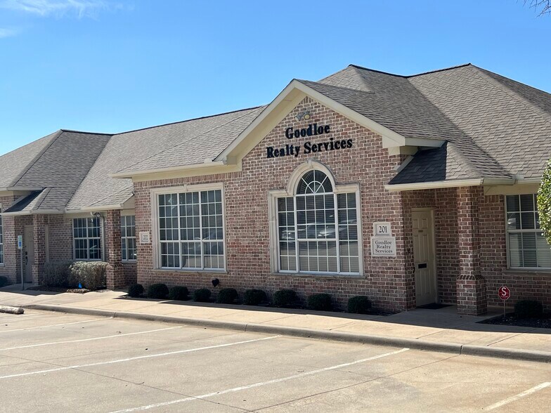 2840 Keller Springs Rd, Carrollton, TX à vendre - Photo du bâtiment - Image 2 de 21