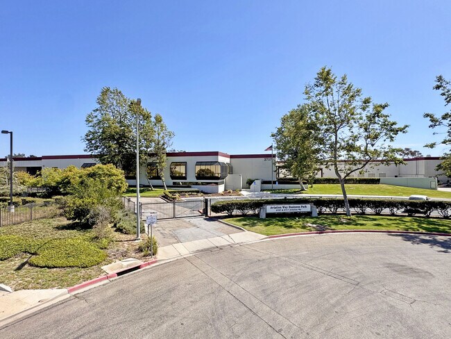 Plus de détails pour 2717 Aviation Way, Santa Maria, CA - Industriel à louer