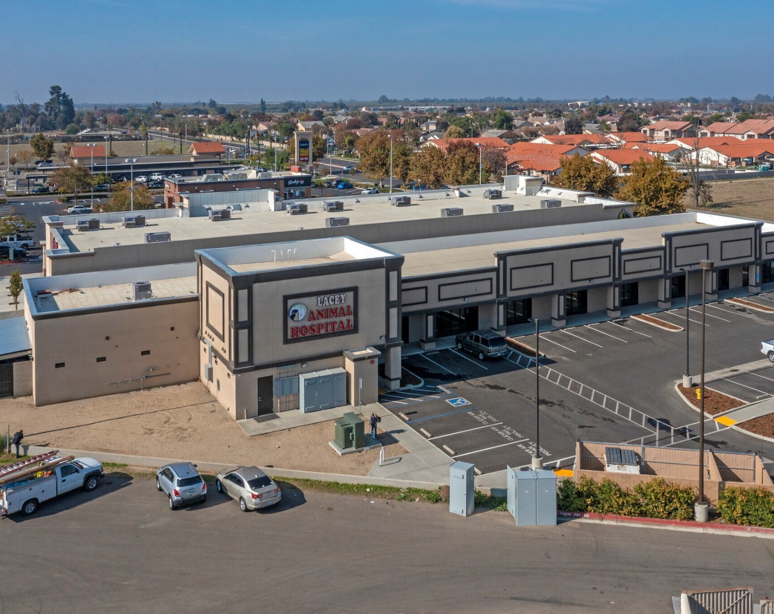 1863 W Lacey Blvd, Hanford, CA for lease Primary Photo- Image 1 of 7