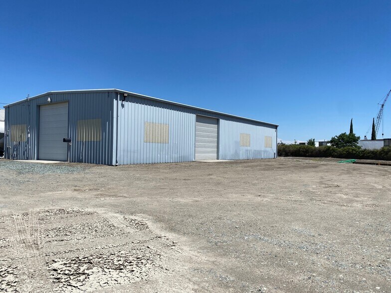 2467 E Mariposa Rd, Stockton, CA à louer - Photo du bâtiment - Image 2 de 5