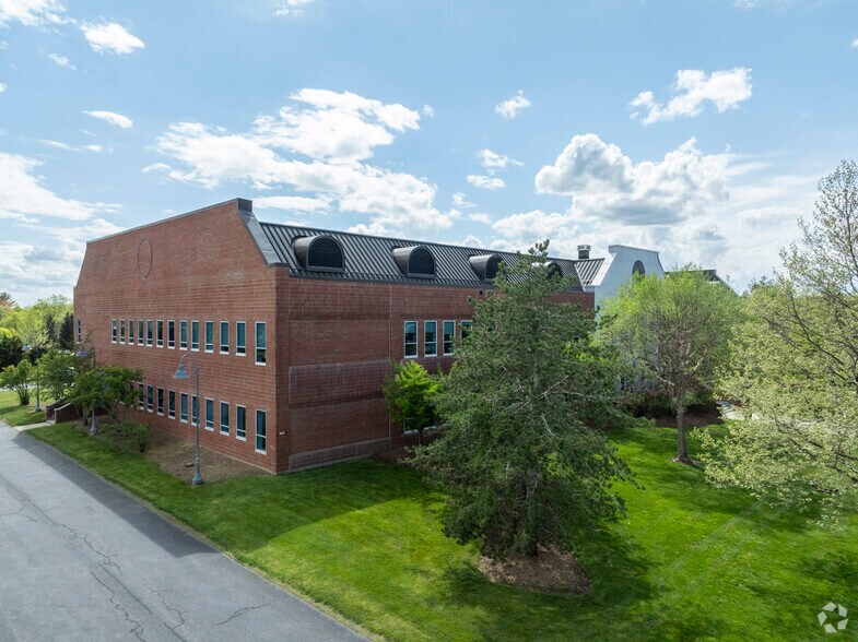27 Jackson Rd, Devens, MA à vendre - Photo du bâtiment - Image 2 de 6