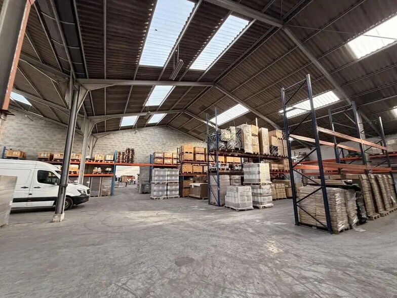 Flex in Genas for sale - Interior Photo - Image 2 of 5