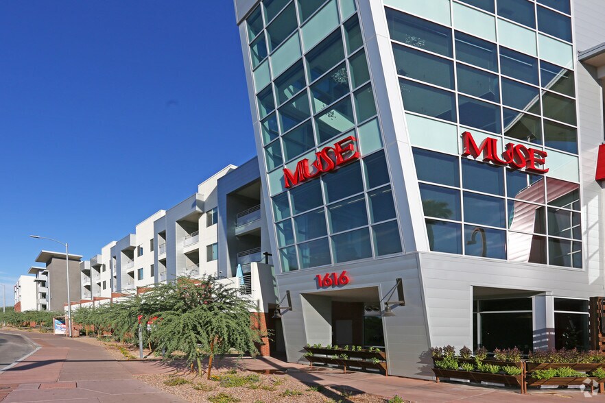 1616 N Central Ave, Phoenix, AZ à louer - Photo du bâtiment - Image 3 de 4