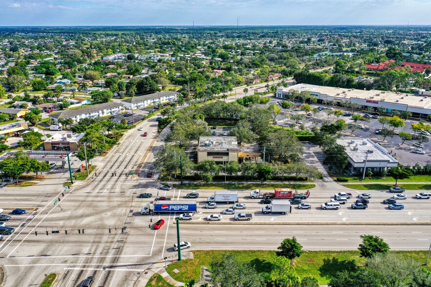 4911 Rattlesnake Hammock Rd, Naples, FL à louer - Photo du b timent - Image 1 de 11