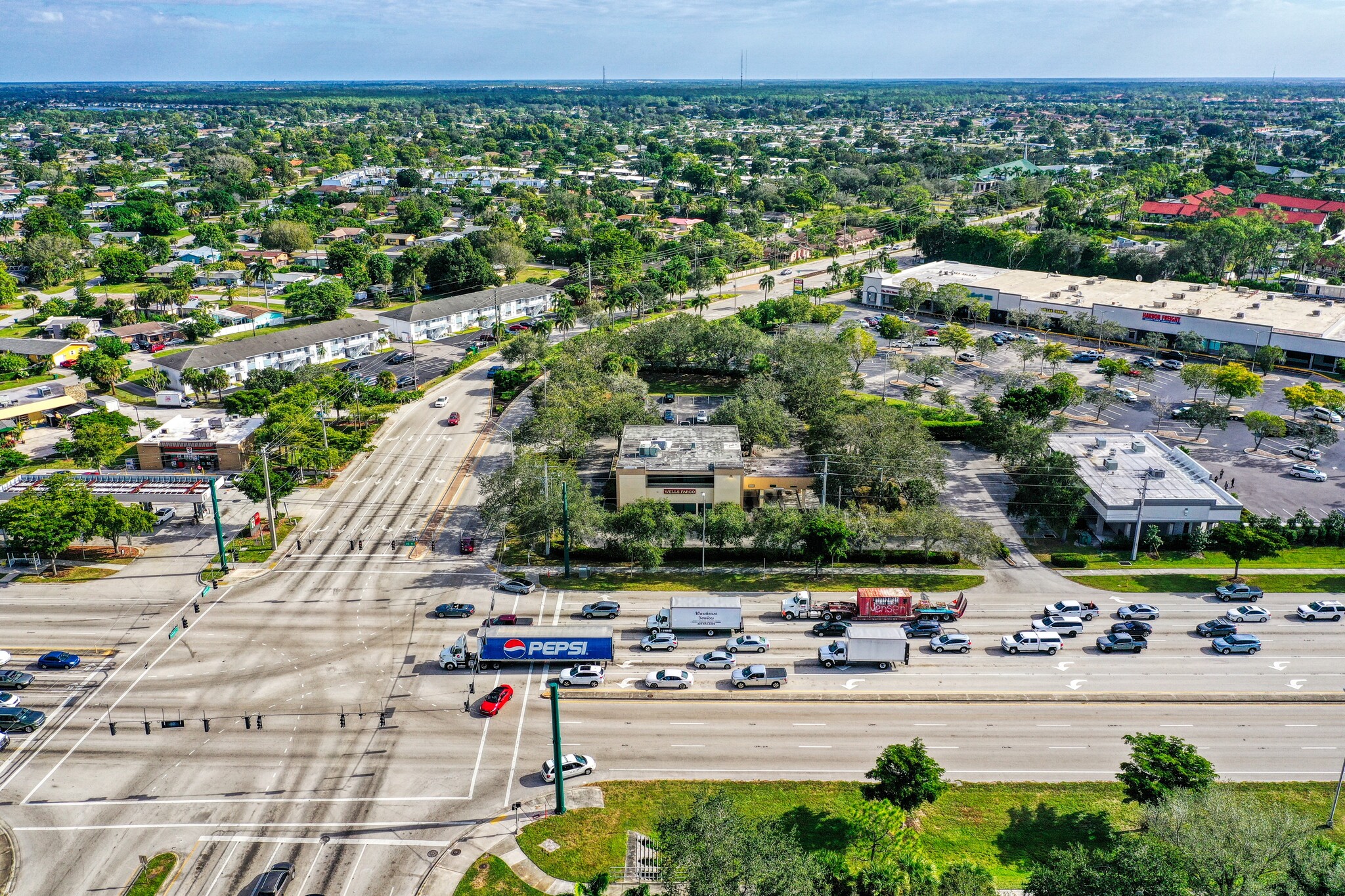 4901 Tamiami Trl E, Naples, FL for lease Primary Photo- Image 1 of 11