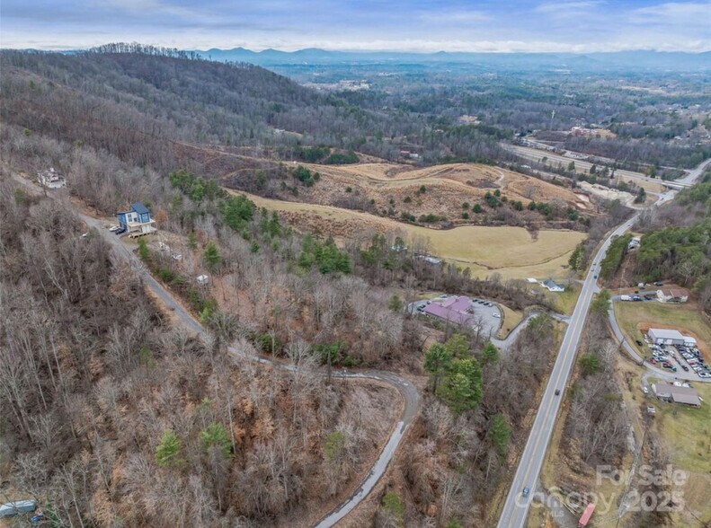 87 Barnardsville Hwy, Weaverville, NC à louer - Photo du bâtiment - Image 3 de 20