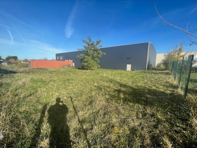 Local d'activités dans Ennery à vendre - Photo du bâtiment - Image 3 de 15