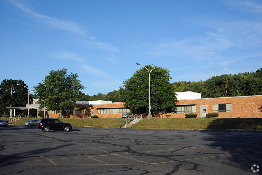 925 Oak St, Scranton, PA for lease - Primary Photo - Image 1 of 3