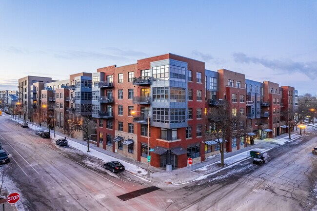 More details for 411 E Menomonee St, Milwaukee, WI - Retail for Lease