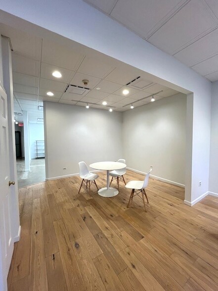 421-427 Sheridan Rd, Highwood, IL for lease - Interior Photo - Image 2 of 8