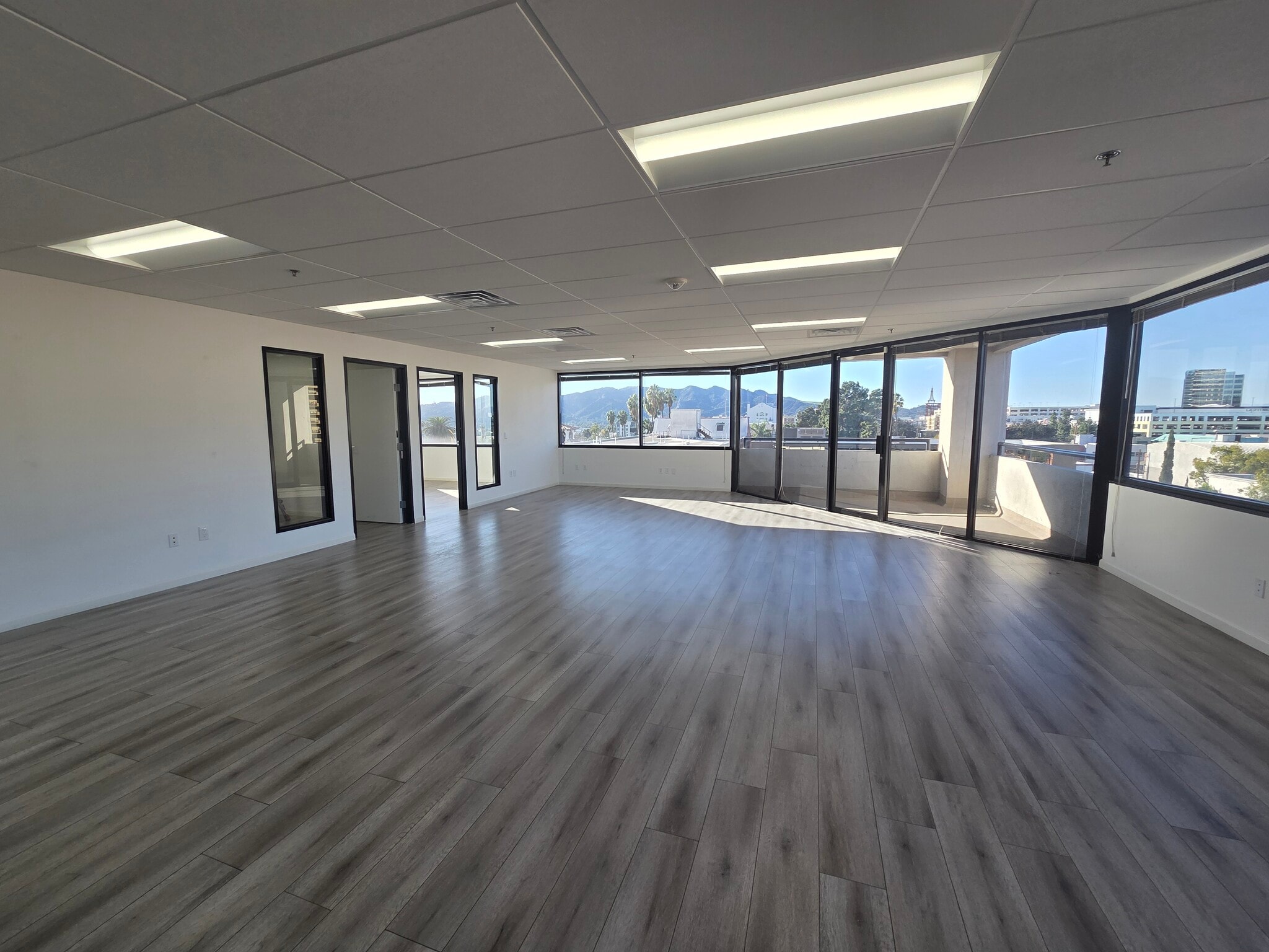 425 E Colorado St, Glendale, CA for lease Interior Photo- Image 1 of 4