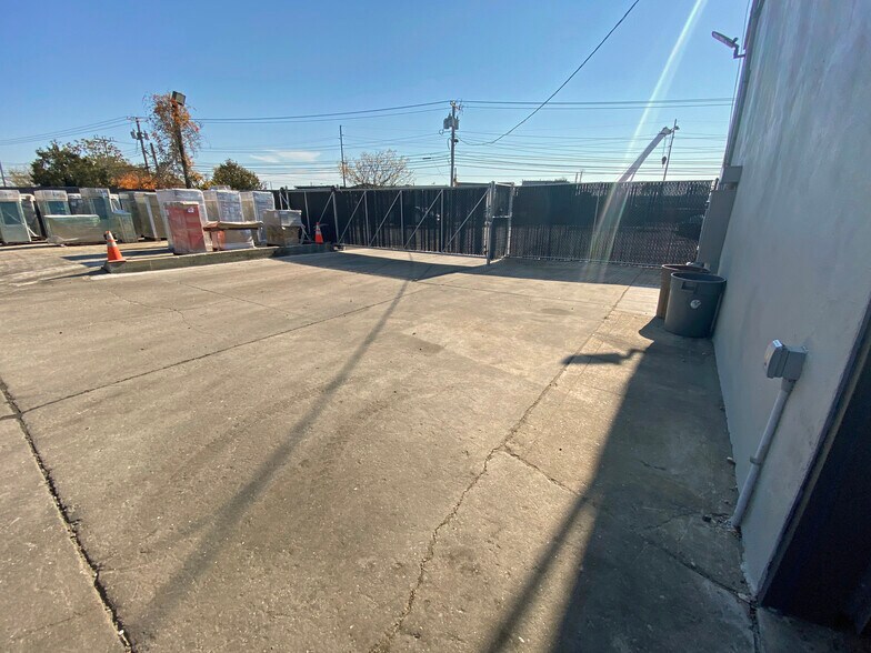 1013 Long Island Ave, Deer Park, NY à vendre - Photo du bâtiment - Image 3 de 9