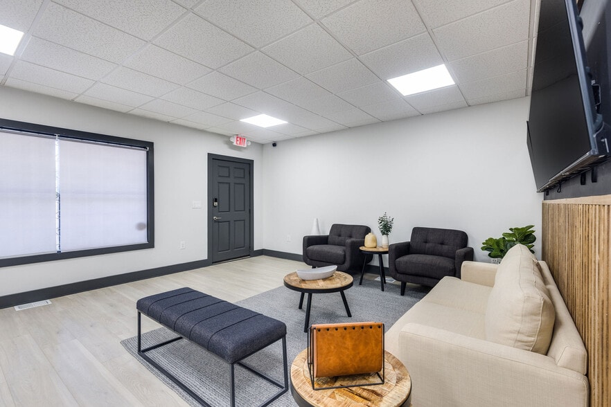 513 Red Bank Rd, Goose Creek, SC for lease - Interior Photo - Image 2 of 14