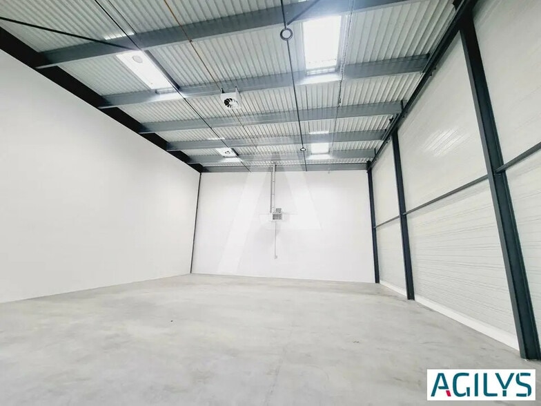 Flex in Corbeil-Essonnes for lease - Interior Photo - Image 2 of 6