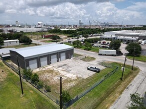 519 N Broadway St, La Porte, TX à louer Photo du bâtiment- Image 1 de 2