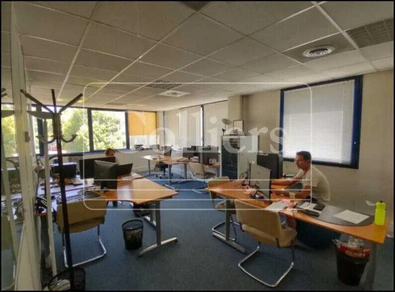 Bureau dans Aix-en-Provence à louer - Photo intérieure - Image 3 de 7