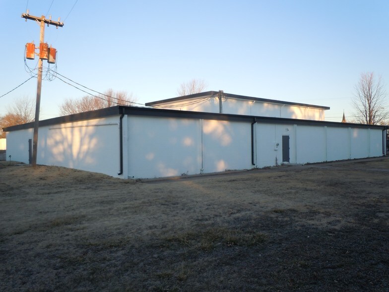 108 SE 6th St, Abilene, KS for sale - Building Photo - Image 3 of 45