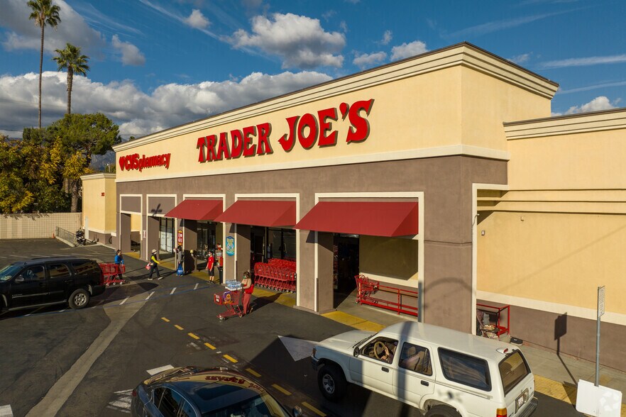 3007 Huntington Dr, Pasadena, CA à louer - Photo principale - Image 2 de 2