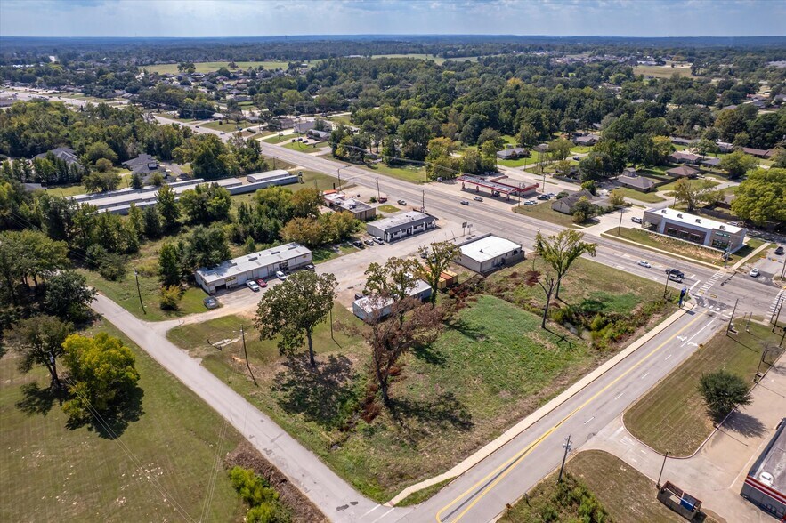 906 S Main St, Lindale, TX à vendre - Photo du bâtiment - Image 2 de 37