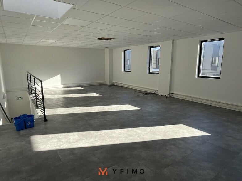 Flex dans Les Mureaux à louer - Photo du bâtiment - Image 2 de 6