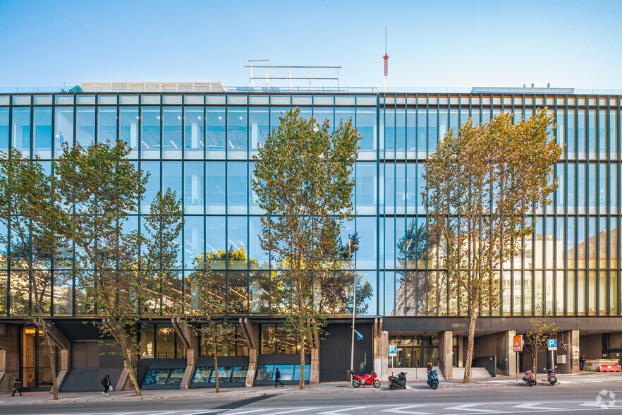 Calle de Ríos Rosas, 26, Madrid, Madrid à louer - Photo du bâtiment - Image 3 de 3