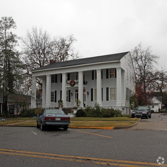 2606 8th St, Tuscaloosa, AL for sale - Primary Photo - Image 1 of 166