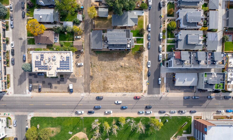 Mixed Use MultiFam/Commercial/Medical portefeuille de 3 propriétés à vendre sur LoopNet.ca - Aérien - Image 3 de 11