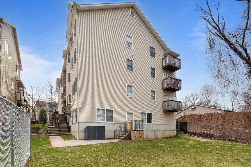 68 Main St, Monsey, NY à vendre - Photo du bâtiment - Image 3 de 59