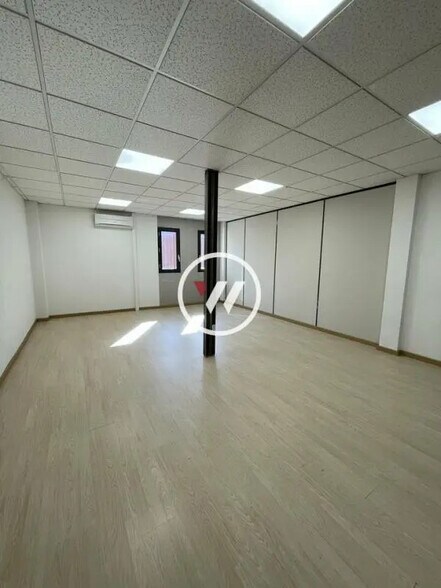 Office in La Penne-sur-Huveaune for lease - Interior Photo - Image 2 of 6
