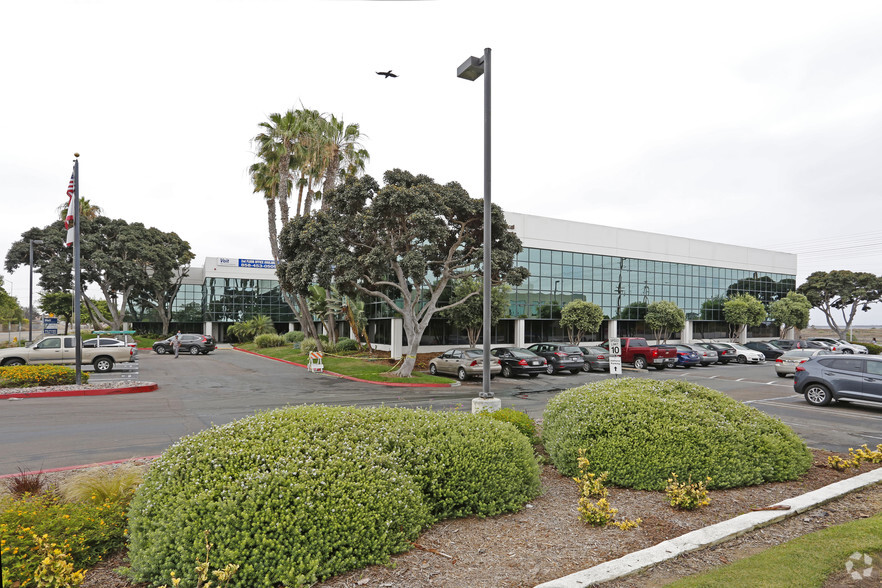 780-784 Bay Blvd, Chula Vista, CA for lease - Building Photo - Image 2 of 8