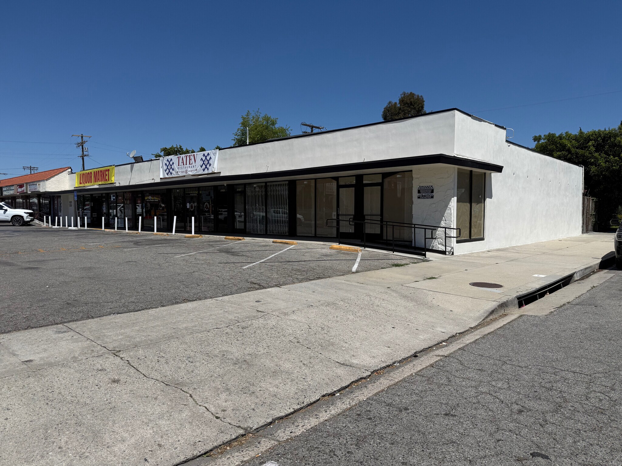 16141-16145 Nordhoff St, North Hills, CA à louer Photo du bâtiment- Image 1 de 5