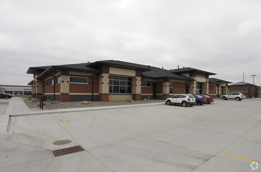 40-64 E Hickman Rd, Waukee, IA à vendre - Photo du bâtiment - Image 2 de 14