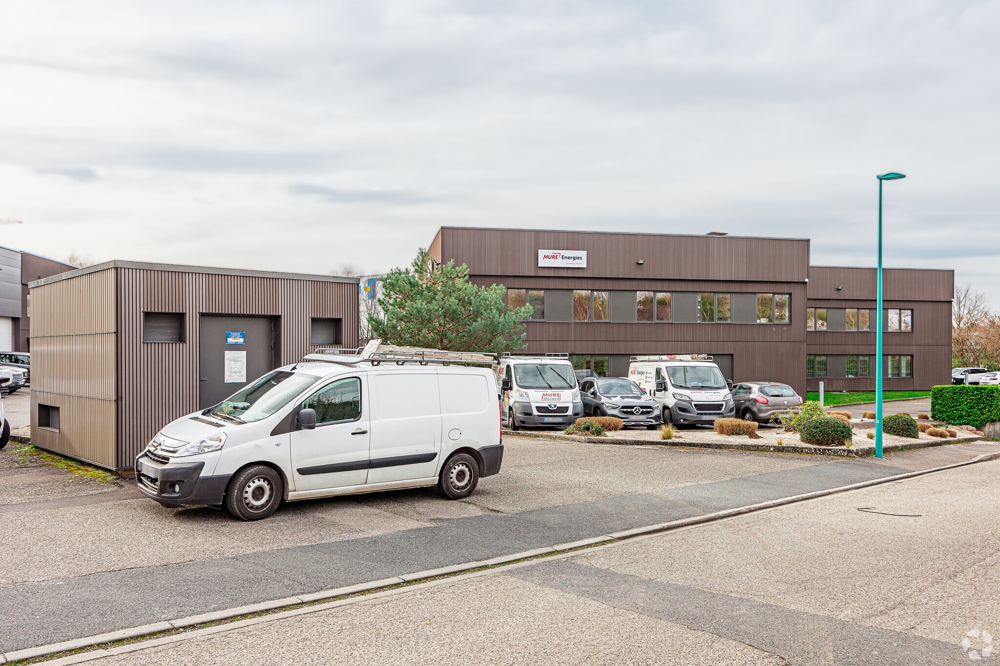 12 Chemin Des Gorges, Dardilly for lease Primary Photo- Image 1 of 3