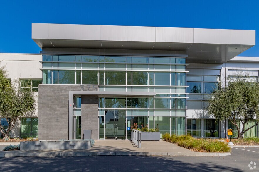 375 W Trimble Rd, San Jose, CA à louer - Photo du bâtiment - Image 3 de 8